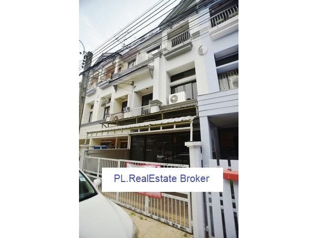 FPL 330  ขายทาวน์เฮ้าส์ 3 ชั้น  หมู่บ้านกลางเมือง รัชดา เหม่งจ๋าย 2 เดินทางสะดวก เหมาะซื้อลงทุน