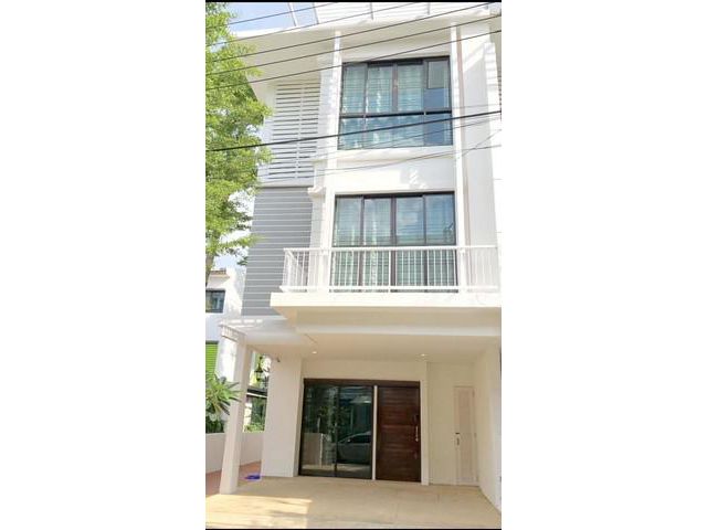 ขายทาวน์โฮม 3 ชั้น หลังมุม หมู่บ้านอารียาแมนดาริน สุขุมวิท77 ย่านอ่อนนุช