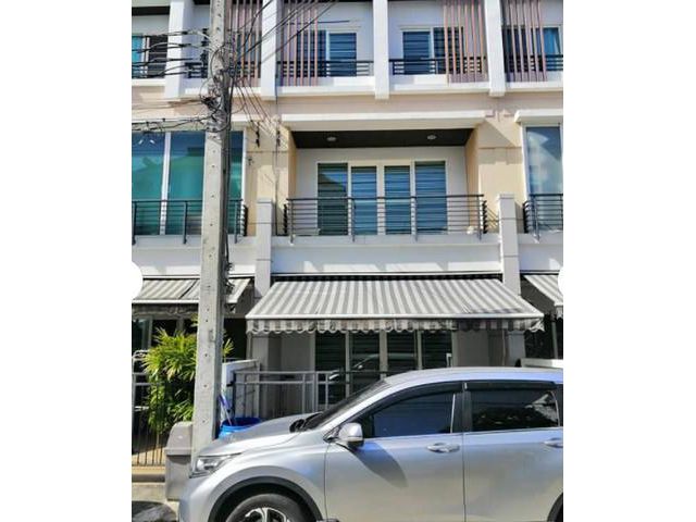 ให้เช่าทาวน์โฮม 3 ชั้น บ้านกลางเมือง ลาดพร้าว