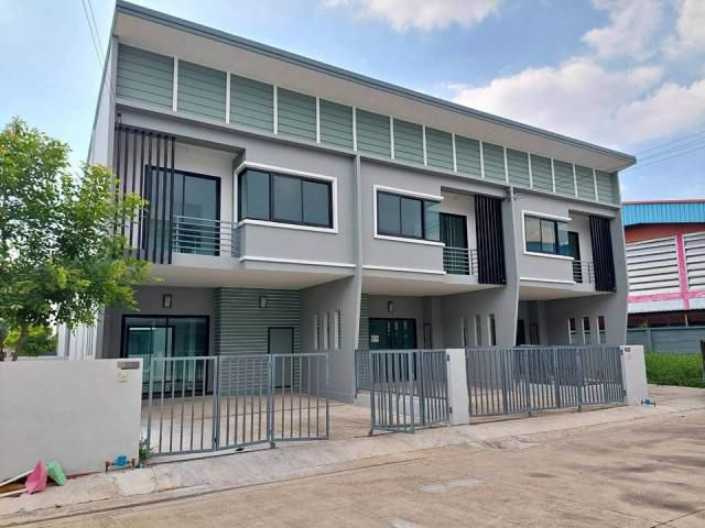 รหัสทรัพย์ V5263 ทาวน์โฮมให้เช่า บ้านลภาวัน 23 ถ.345-ราชพฤกษ์ บางบัวทอง