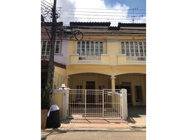 รหัสทรัพย์ V5266 ให้เช่าทาวน์เฮ้าส์ 2 ชั้นครึ่ง หมู่บ้านสรานนท์ ซอยลาดพร้าว 101 แยก 50