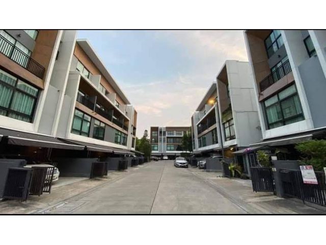 ให้เช่า ทาวน์โฮม 3.5 ชั้น โครงการ อาร์เด้น ลาดพร้าว 71 หน้าบ้านกว้าง 5 เมตร ลาดพร้าว กรุงเทพ