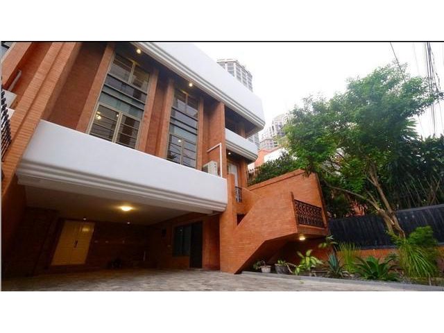 ให้เช่าทาวน์โฮม 6ชั้น ย่านเพลินจิต ชิดลม ซอยร่วมฤดี   ใกล้BTSเพลินจิต ใกล้ All season place