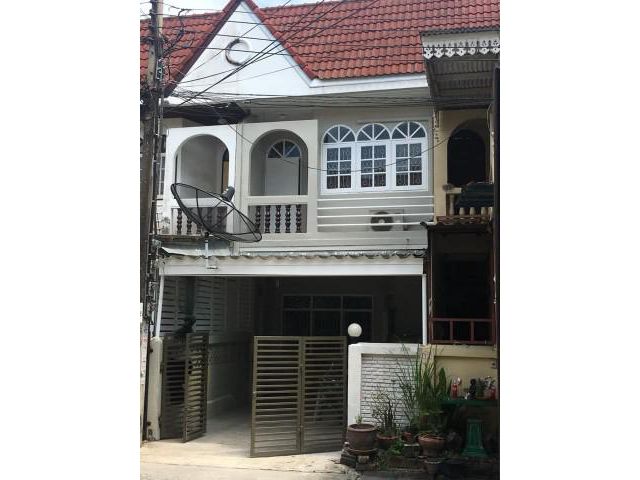 ให้เช่าทาวเฮ้าส์ 2 ชั้น หมู่บ้านลาดพร้าว 87  ซอยลาดพร้าว 87 แยก 3   จากถนนลาดพร้าวเข้าซอยประมาณ 1 กม