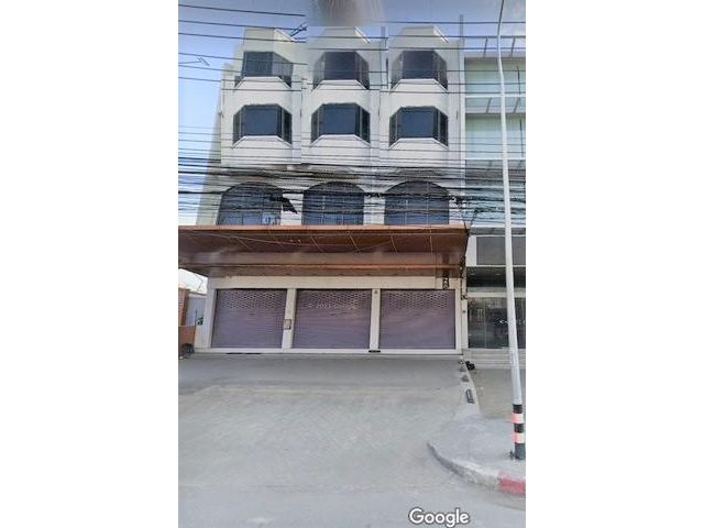 ให้เช่าโชว์รูมติดถนนใหญ่ 4.5 ชั้น 3 คูหา