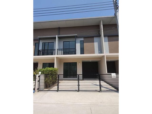 หมู่บ้านเมททาวน์บางนา
