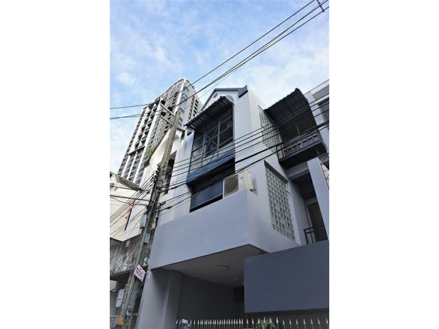 FPL 349 ให้เช่า โฮมออฟฟิศ  3 ชั้น  ใกล้ BTS พระโขนง   ซอยสุขุมวิท 44 เขต คลองเตย