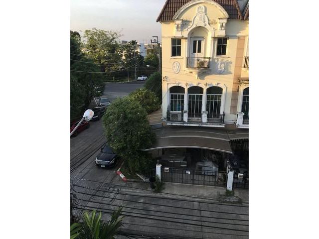 FPL 351 ให้เช่า ทาวน์โฮม 3 ชั้น หลังมุม โครงการ The Metro  พระราม 9  ติดมหาวิทยาลัยแสตมฟอร์ด