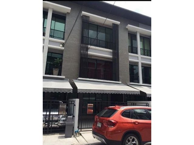 ทาวน์โฮม 3ชั้น บ้านกลางเมือง พระราม9 รามคำแหง39