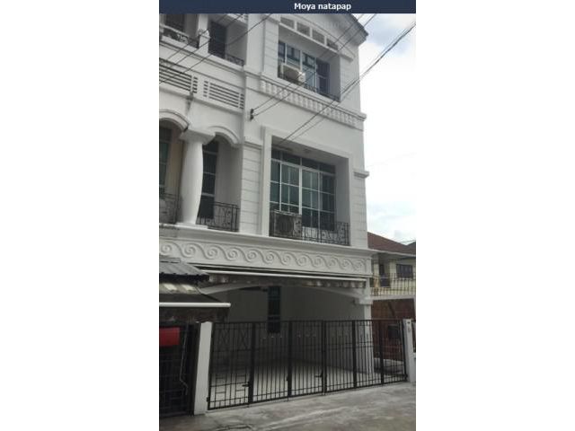 ให้เช่าทาว์นโฮม มบ.กลางเมือง ลาดพร้าว-โยธินพัฒนา หลังริม ขนาด 23ตรว. พื้นที่ใช้สอย 180 ตารางเมตร