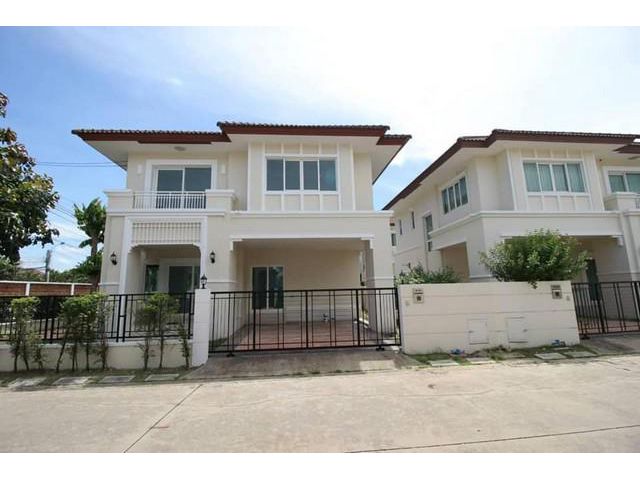ขายบ้านเดี่ยวสองชั้นสวยรีโนเวทใหม่สวยพร้อมอยู่