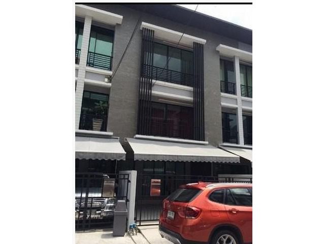 ให้เช่าทาวน์โฮม 3ชั้น บ้านกลางเมือง พระราม9