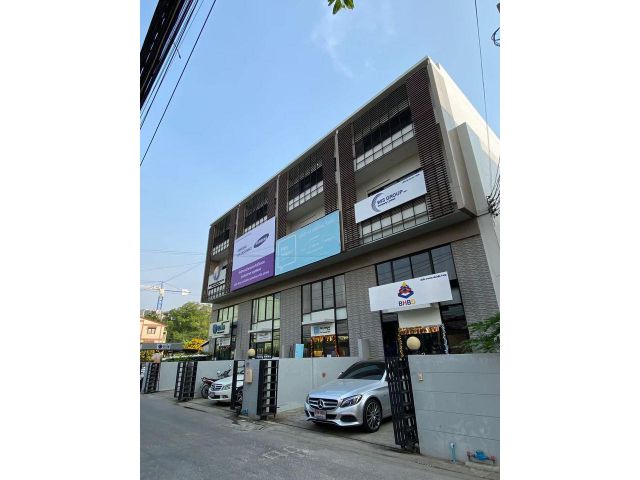 ขายอาคารพาณิชย์  4 ชั้น  4 คูหา ซอยลาดพร้าว101 แยก46 เขตบางกะปิ ขายพร้อมผู้เช่าทั้ง4ห้อง
