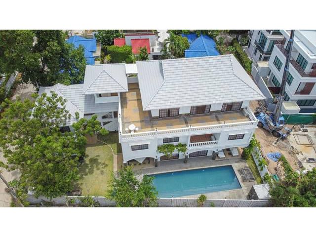 H232ขายด่วนบ้านพักตากอากาศแบบหรู 3ชั้น ใกล้ทะเลเขาตะเกียบหัวหิน เดินลงทะเลเพียง 60เมตร เนื้อที่ 150ตรวา 11นอน11น้ำ