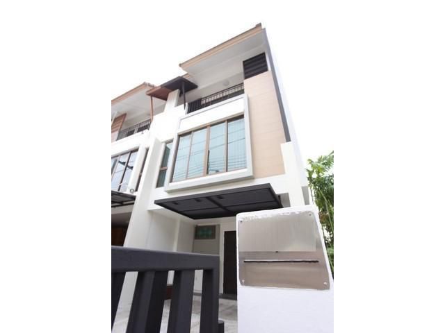 ให้เช่าทาวน์โฮม 3ชั้น ซอยสุขุมวิท 97/1 ย่านบางจาก