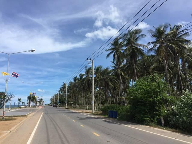 D53ขายที่ดินติดถนนเส้นหลัก ติดทะเล ปากน้ำปราณ ประจวบคีรีขันธ์ 44ไร่ เหมาะสำหรับทำโครงการ   ติดต่อคุณ สมศักดิ์ Tel: 09826