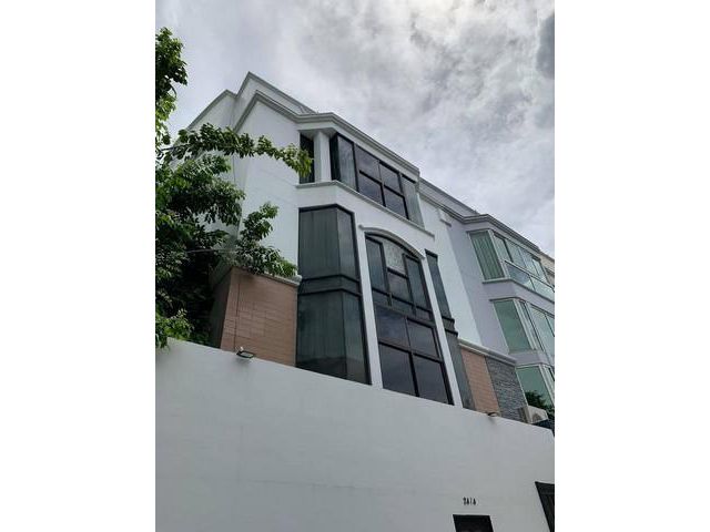 FPL 311 ให้เช่าทาวน์โฮม 4 ชั้น ย่านอารีย์ ใกล้ BTS อารีย์   ซอยอารีย์ 4   ตกแต่งพร้อมอยู่