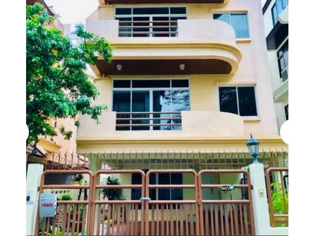 ให้เช่าบ้าน 4 ชั้น  ย่านพร้อมพงษ์สุขุมวิท 31