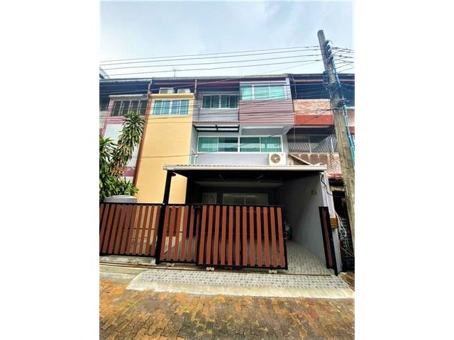 GT53ให้เช่าทาวน์โฮม ซอยสุขุมวิท4 รีโนเวทใหม่ ตกแต่งครบพร้อมอยู่ ใกล้ BTSนานา 23ตรว  230ตรม 5นอน 3น้ำ จอดรถ 2คัน
