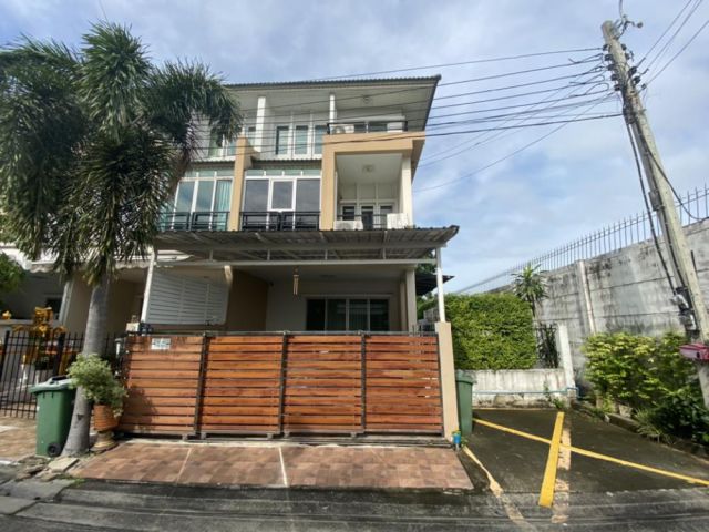 PJTH395 ขาย ทาวน์โฮม วิสต้าปาร์ค รัชดา-รามอินทรา 3ชั้น หลังมุม ขนาด 37.7 ตรว