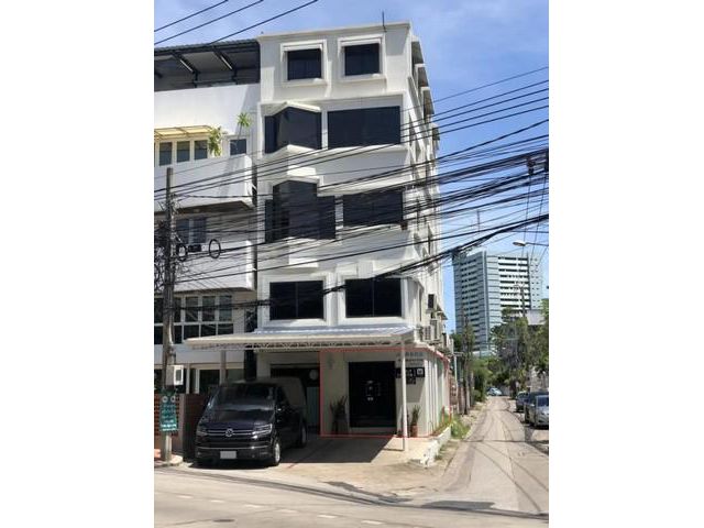 ให้เช่าชั้นล่าง 45 ตรม ริมถนนพหลโยธิน ย่านอารีย์