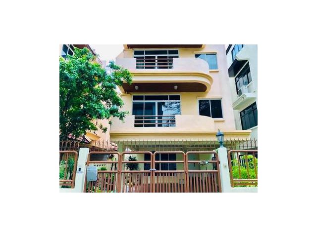 บ้าน 4 ชั้น ซ.สุขุมวิท 31 ใกล้ BTS พร้อมพงษ์