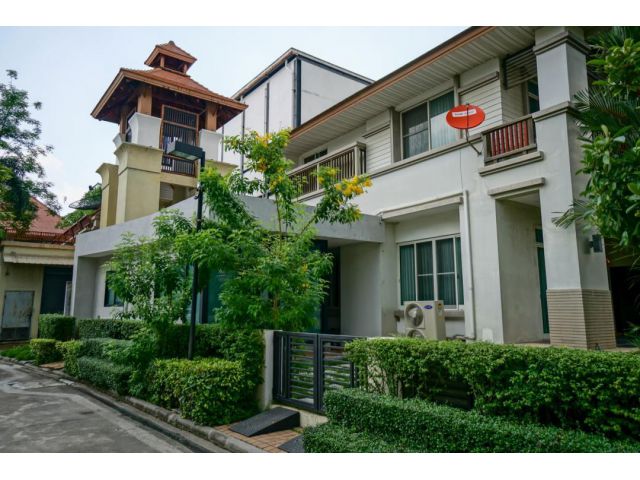 หมู่บ้านณุศาศิริ สุขุมวิท 103 ถนนเฉลิมพระเกียรติ