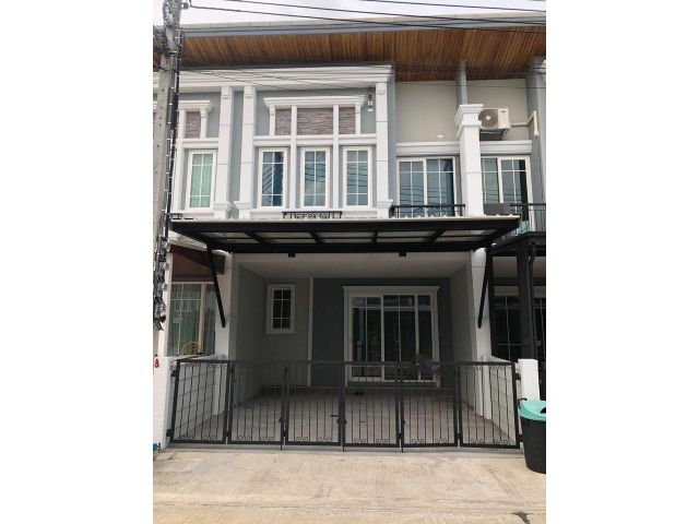 ให้เช่าทาวน์เฮาส์2ชั้นหมู่บ้าน โกลเด้นท์ทาวน์ สาทร