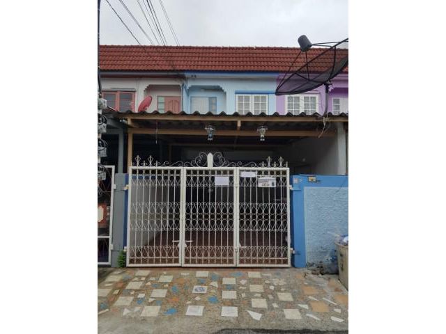 ให้เช่าทาวน์เฮ้าส์ 2 ชั้น หมู่บ้าน ช.รุ่งเรือง 5 - ถนน รัตนาธิเบศร์ (MRT สามแยกบางใหญ่)