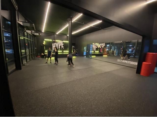 ให้เช่าพื้นที่ย่านเพชรบุรีพื้นที่ 220 ตารางเมตร ใกล้MR เพชรบุรี ใกล้ท่าเรืออโศกใกล้แยก อโศก-เพชรบุรี ติดถนนใหญ่