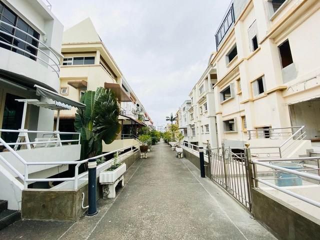 ขายทาวน์โฮม3ชั้น ย่านอารีย์สัมพันธ์ ใกล้BTS อารีย์  ตกแต่งครบพร้อมอยู่ เหมาะสำหรับอยู่อาศัย