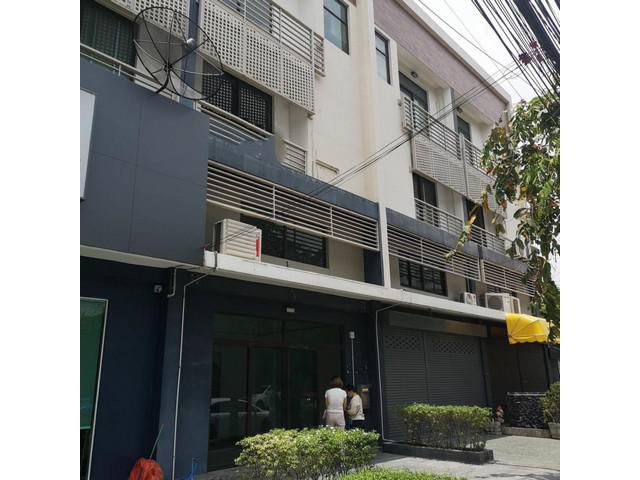 ให้เช่าโฮมออฟฟิศ 3.5 ชั้นโครงการ DISTRICT เอกมัย-รามอินทรา รามอินทรา40 เหมอะทำโฮมออฟฟีศ