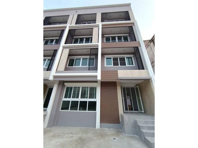 ให้เช่าโฮมออฟฟิศใหม่ 3.5ชั้น หลังริม ศรีนครินทร์ ใกล้ ซีคอนสแควร์ เหมาะทำโฮมออฟฟิศ