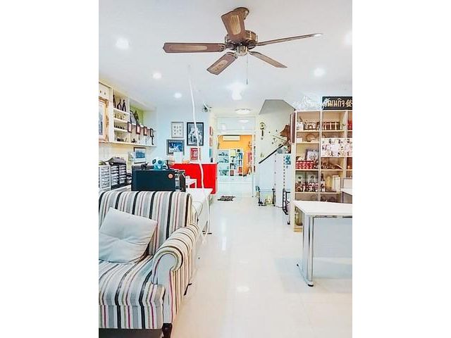 ขายทาวน์โฮม 3ชั้นหลังมุม มีดาดฟ้า ลาดพร้าววังหิน34