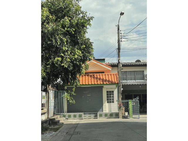 ขายทาวน์เฮ้าส์ 2 ชั้น แปลงริม #หมู่บ้านประชานิเวส3 ถนนสามัคคีหลังมุม ติดสวน ทำเลดี  การเดินทางสะดวก เข้า-ออก ได้หลายทาง