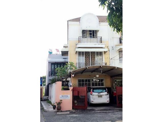 ขายทาวน์โฮม 3 ชั้น หลังมุม 42 ตรว.ลาดพร้าววังหิน