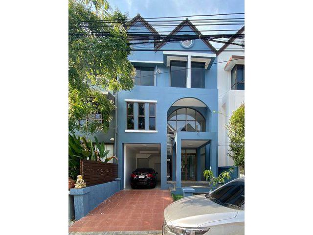 ให้เช่าอาคารพาณิชย์4 ชั้น หมู่บ้านทาวน์อินทาวน์ รีโนเวทใหม่ พร้อมอยู่