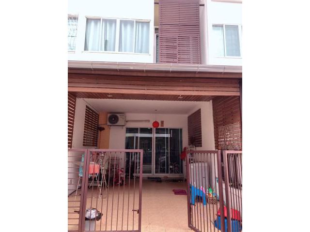 ให้เช่าทาวน์โฮม 2 ชั้น ทรงโมเดิร์น บ้านปริญ รามอินทรา-วัชรพล ปากซอยวัชรพลใกล้ตลาดสดถนอมมิตร