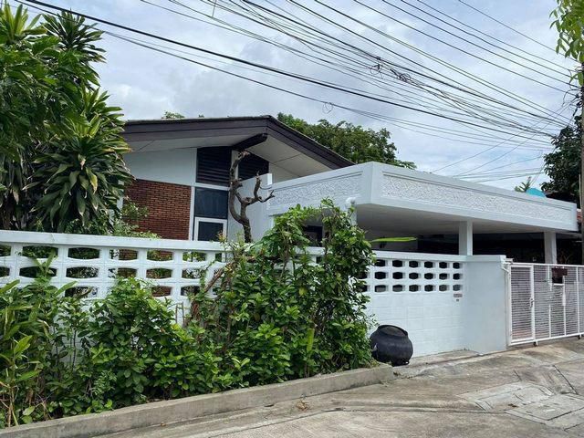 หมู่บ้านทิวสน ลาดพร้าว 87 แยก18