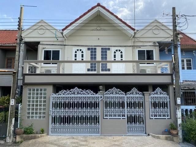 ให้เช่าทาวน์เฮาส์ 2 ชั้น ย่านศรีนครินทร์ ประเวศ เฉลิมพระเกียรติ รัชกาลที่ 9 ซอย 17 พร้อมอยู่   บ้านหันทางทิศตะวันตกเฉียง