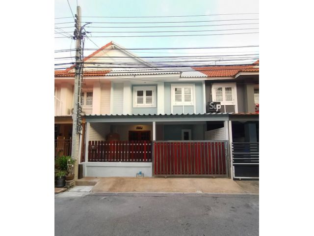 ขายทาวน์เฮ้าส์ #หมู่บ้านพฤกษา 21  ถนนคลองถนน อยู่ต้นโครงการ มีสนามเด็กเล่นประจำหมู่บ้าน มีพื้นที่หน้าบ้านเป็นที่พักผ่อน