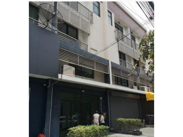 ให้เช่าโฮมออฟฟิศ 3.5 ชั้น DISTRICT  รามอินทรา40