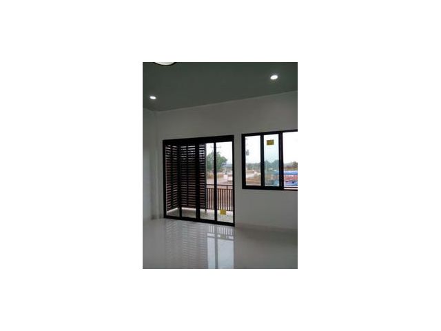 ที่ดินพร้อมกิจการก่อสร้าง  3 ไร่ 2 งาน 99 ตารางวา