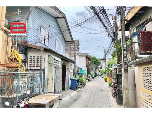 ที่ดินพร้อมห้องเช่า ประชาสงเคราะห์ 24 แยก 3 เนื้อที่ 61 ตรว. มี 8 นอน 8 น้ำ ถนนรัชดาภิเษก เขตดินเเดง