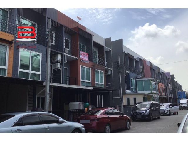 ทาวน์โฮม 3 ชั้น โครงการ กรีนิช รามอินทรา เนื้อที่ 23.1 ตรว. มี 3 ห้องนอน 3 ห้องน้ำ เขตคันนายาว