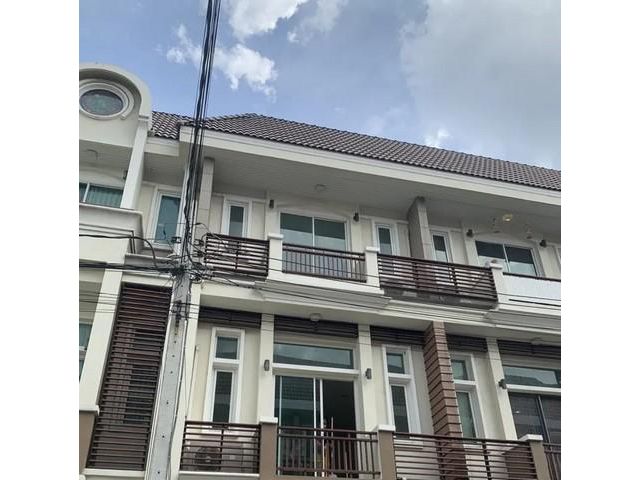 FPL 463 ให้เช่า  ทาวน์โฮม 3 ชั้นครึ่ง โครงการพรีเมียมเพลส ซอยสุคนธสวัสดิ์ ใกล้เลียบด่วน ใกล้สมบัติทัวร์