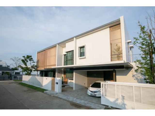 R7 บ้านใหม่พร้อมสระว่ายน้ำเฟอร์นิเจอร์ครบ