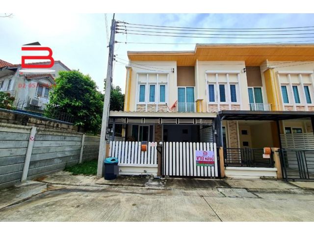 ทาวน์โฮม 2 ชั้น โครงการ โกลเด้นทาวน์-พระราม 2 เนื้อที่ 16.7 ตรว. อ.เมืองสมุทรสาคร