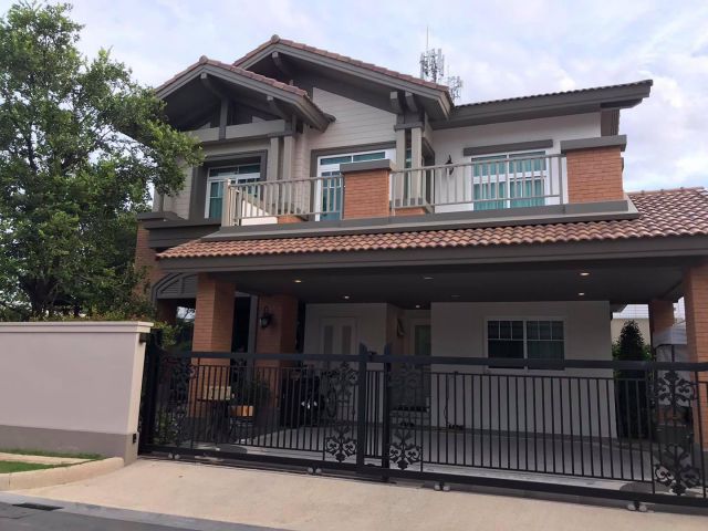 ขายบ้านนันทวัน บางนา กม.7 บ้านขนาด 283 ตรม. ที่ดิน 86.7ตรว. 4 ห้องนอน 4 ห้องน้ำ ที่จอดรถ 3 คัน หน้าบ้านหันทิศเหนือ ลมเย็