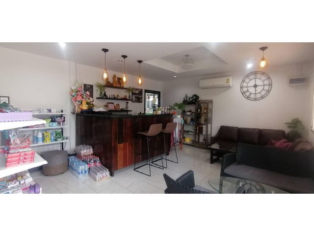 ขายด่วน!!   บ้านเดี่ยว พร้อมร้านค้าและร้านกาแฟ มีลูกค้าประจำค่ะ